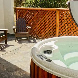 Queen Suite Hot Tub